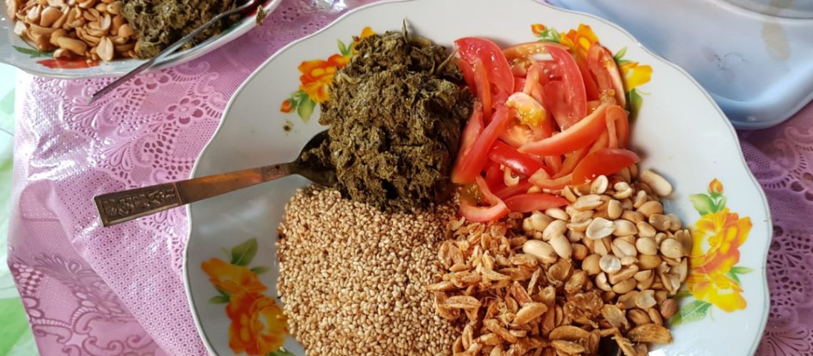 burmese tea leaf salad is a must try in Myanmar